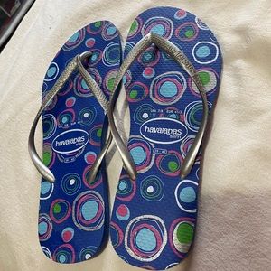 Havaiana’s slims, size 7/8